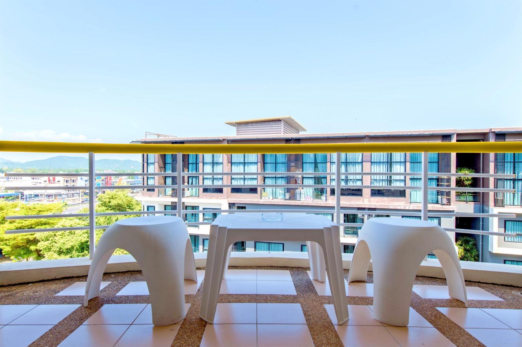 Hin Nam & Maysa - Happy Rent Hua Hin Rum bild